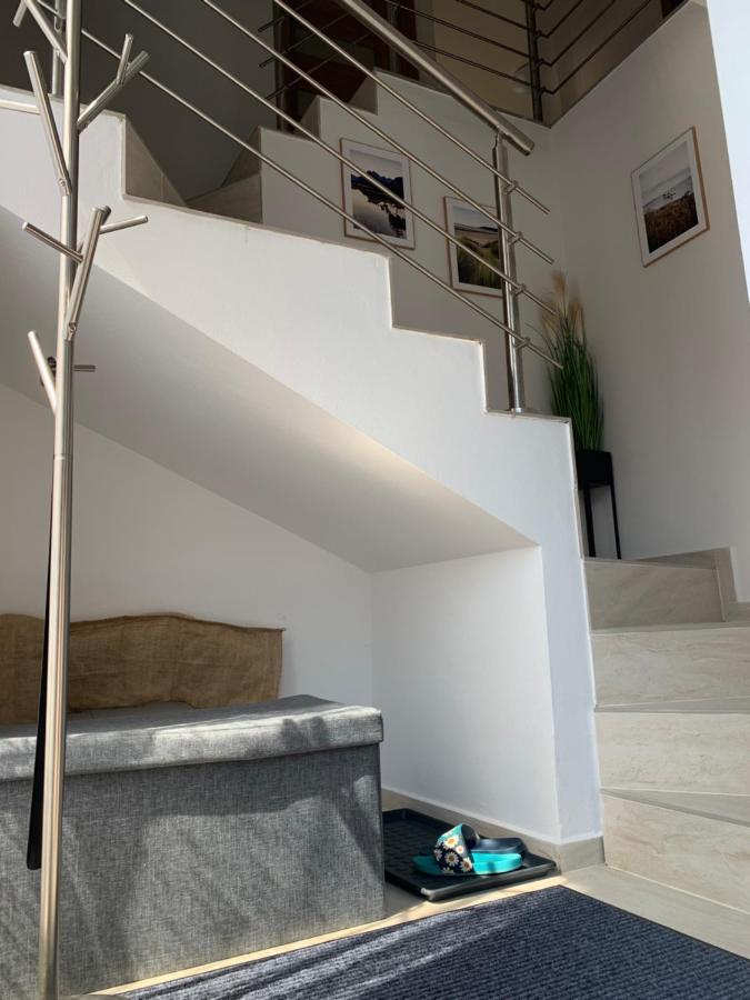 Cozy 2-Bedroom Vacation Apartment With Entire Top Floor Gaj  エクステリア 写真