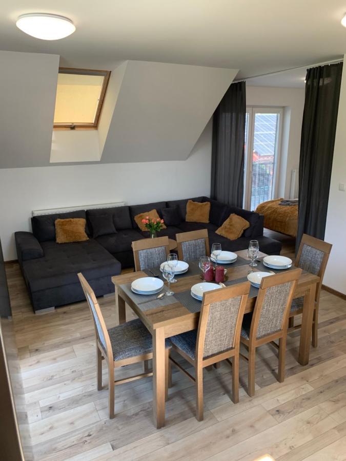 Cozy 2-Bedroom Vacation Apartment With Entire Top Floor Gaj  エクステリア 写真