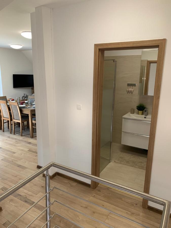 Cozy 2-Bedroom Vacation Apartment With Entire Top Floor Gaj  エクステリア 写真